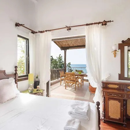 Malt Beachfront Villa Mola Kalyva